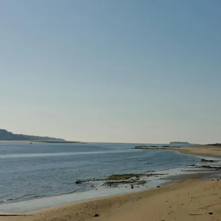 Apartamento En Urbanizacion A Pie De Playa شقة *
