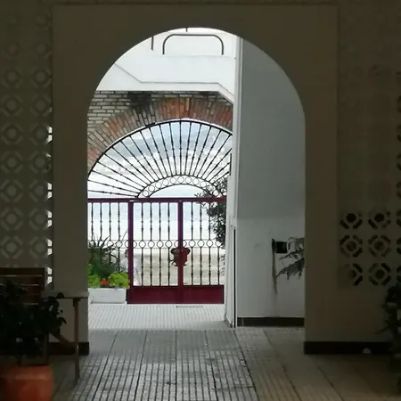 Apartamento En Urbanizacion A Pie De Playa شقة *